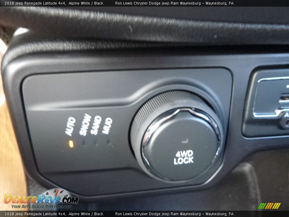 2018 Jeep Renegade Latitude 4x4 Alpine White / Black Photo #20