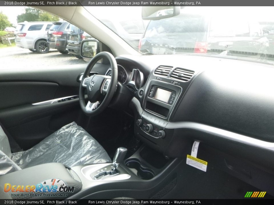2018 Dodge Journey SE Pitch Black / Black Photo #13
