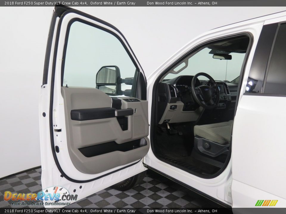 2018 Ford F250 Super Duty XLT Crew Cab 4x4 Oxford White / Earth Gray Photo #12