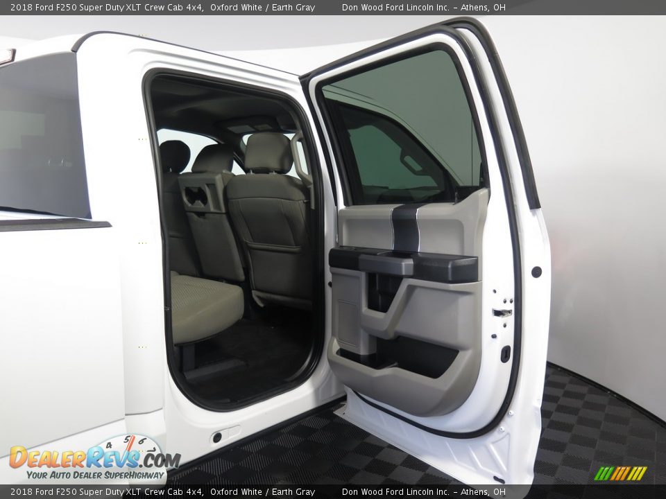 2018 Ford F250 Super Duty XLT Crew Cab 4x4 Oxford White / Earth Gray Photo #16