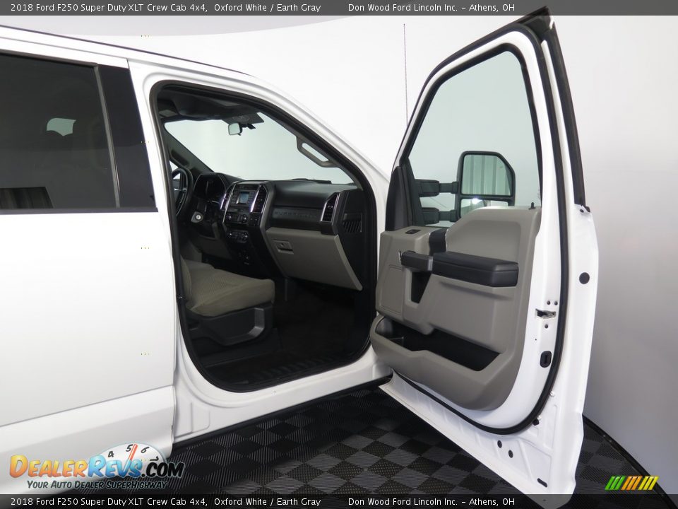 2018 Ford F250 Super Duty XLT Crew Cab 4x4 Oxford White / Earth Gray Photo #17