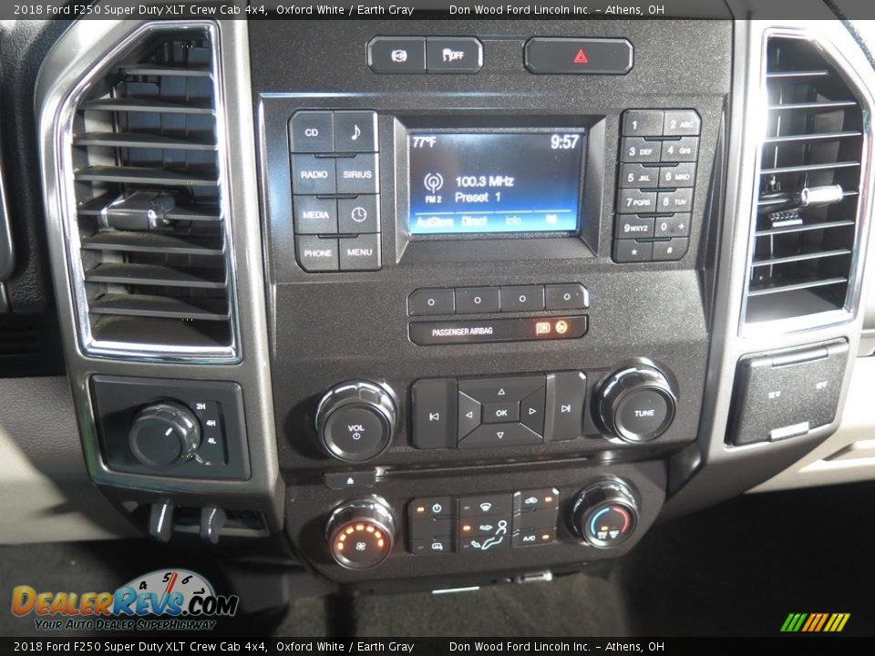 2018 Ford F250 Super Duty XLT Crew Cab 4x4 Oxford White / Earth Gray Photo #26
