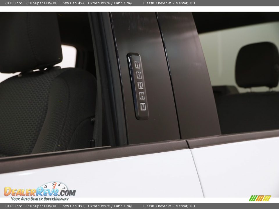 2018 Ford F250 Super Duty XLT Crew Cab 4x4 Oxford White / Earth Gray Photo #4