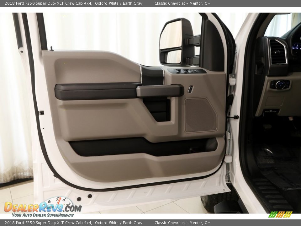 2018 Ford F250 Super Duty XLT Crew Cab 4x4 Oxford White / Earth Gray Photo #5