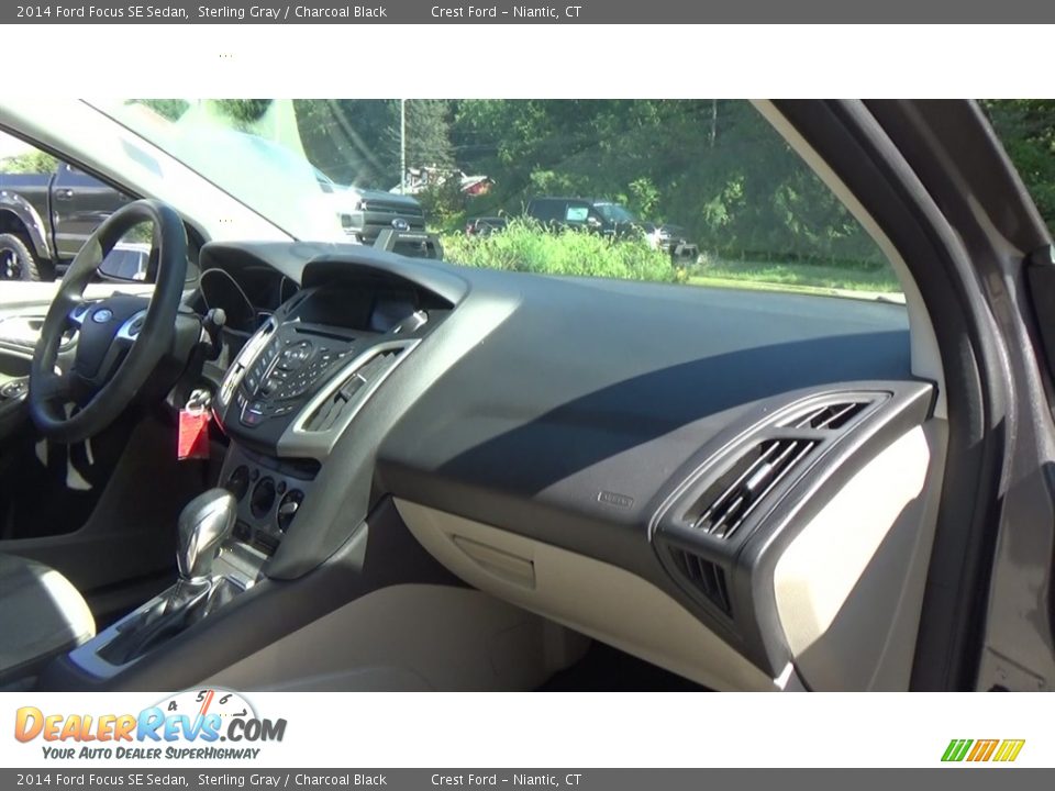 2014 Ford Focus SE Sedan Sterling Gray / Charcoal Black Photo #24