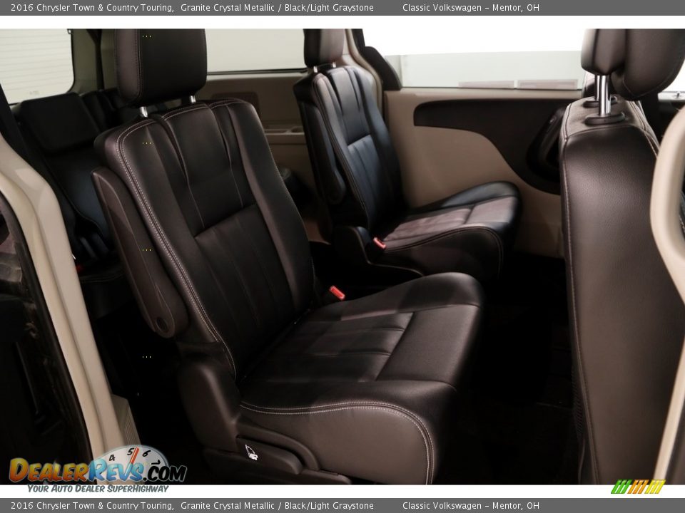 2016 Chrysler Town & Country Touring Granite Crystal Metallic / Black/Light Graystone Photo #18