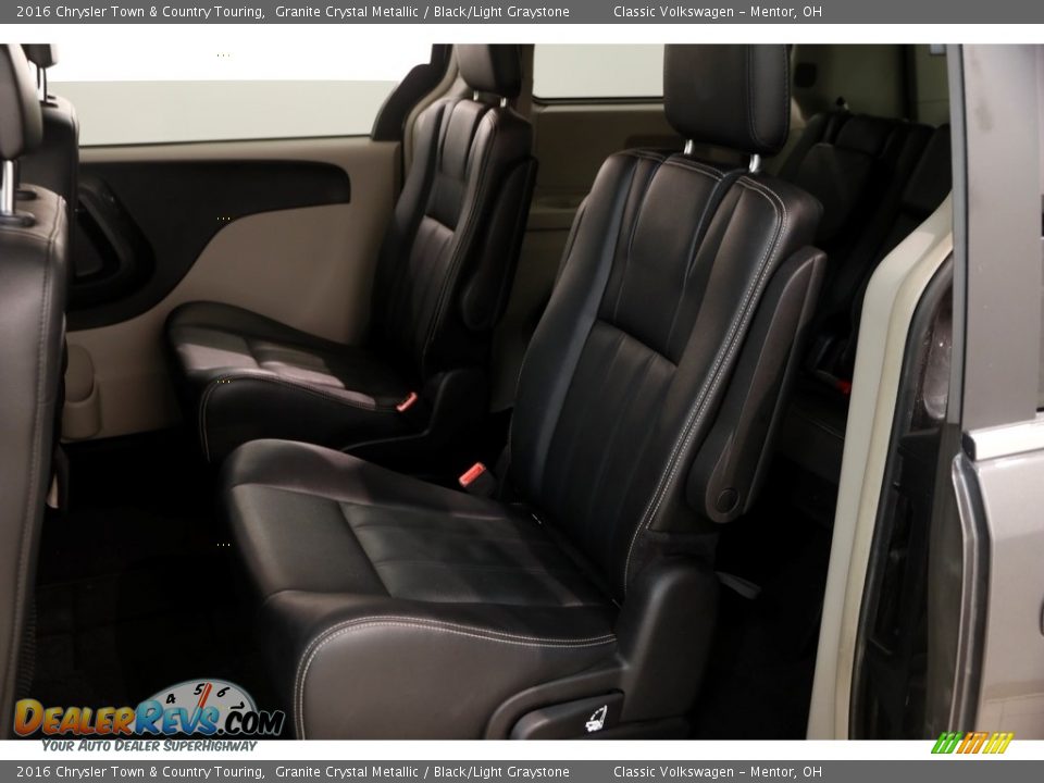 2016 Chrysler Town & Country Touring Granite Crystal Metallic / Black/Light Graystone Photo #19