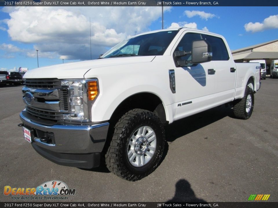 2017 Ford F250 Super Duty XLT Crew Cab 4x4 Oxford White / Medium Earth Gray Photo #1