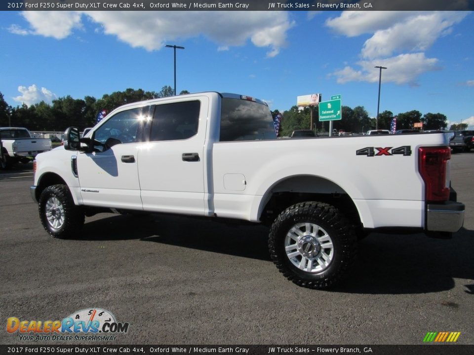 2017 Ford F250 Super Duty XLT Crew Cab 4x4 Oxford White / Medium Earth Gray Photo #4
