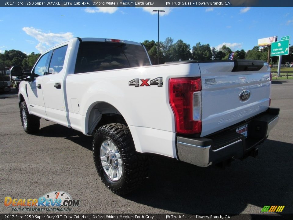 2017 Ford F250 Super Duty XLT Crew Cab 4x4 Oxford White / Medium Earth Gray Photo #5