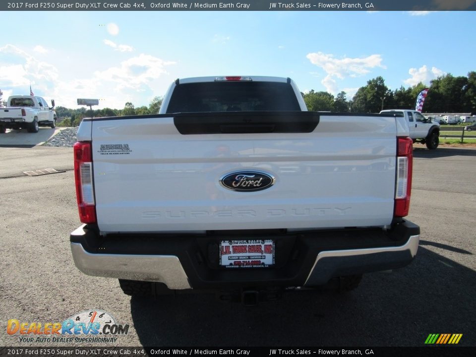 2017 Ford F250 Super Duty XLT Crew Cab 4x4 Oxford White / Medium Earth Gray Photo #6