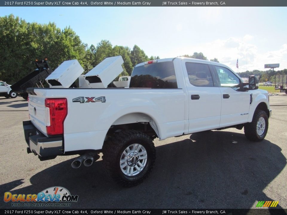 2017 Ford F250 Super Duty XLT Crew Cab 4x4 Oxford White / Medium Earth Gray Photo #8