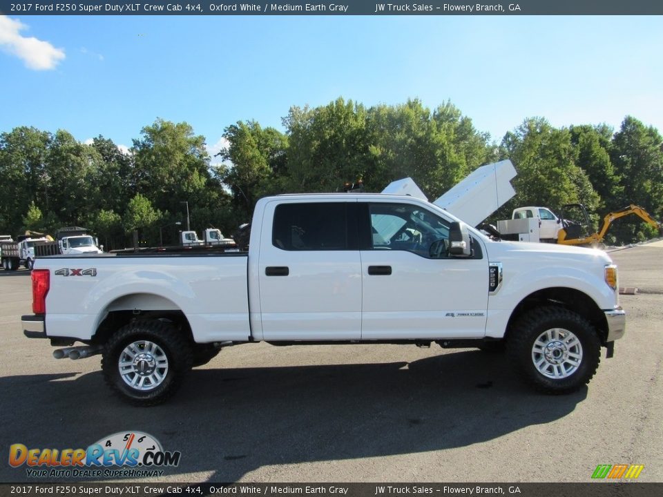 2017 Ford F250 Super Duty XLT Crew Cab 4x4 Oxford White / Medium Earth Gray Photo #9
