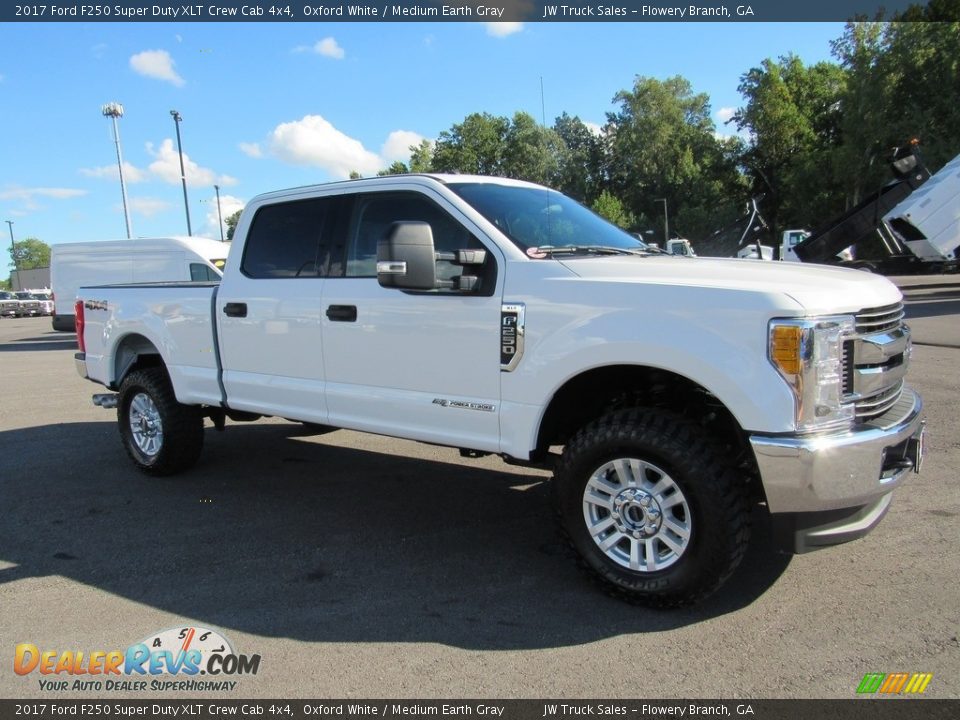 2017 Ford F250 Super Duty XLT Crew Cab 4x4 Oxford White / Medium Earth Gray Photo #10