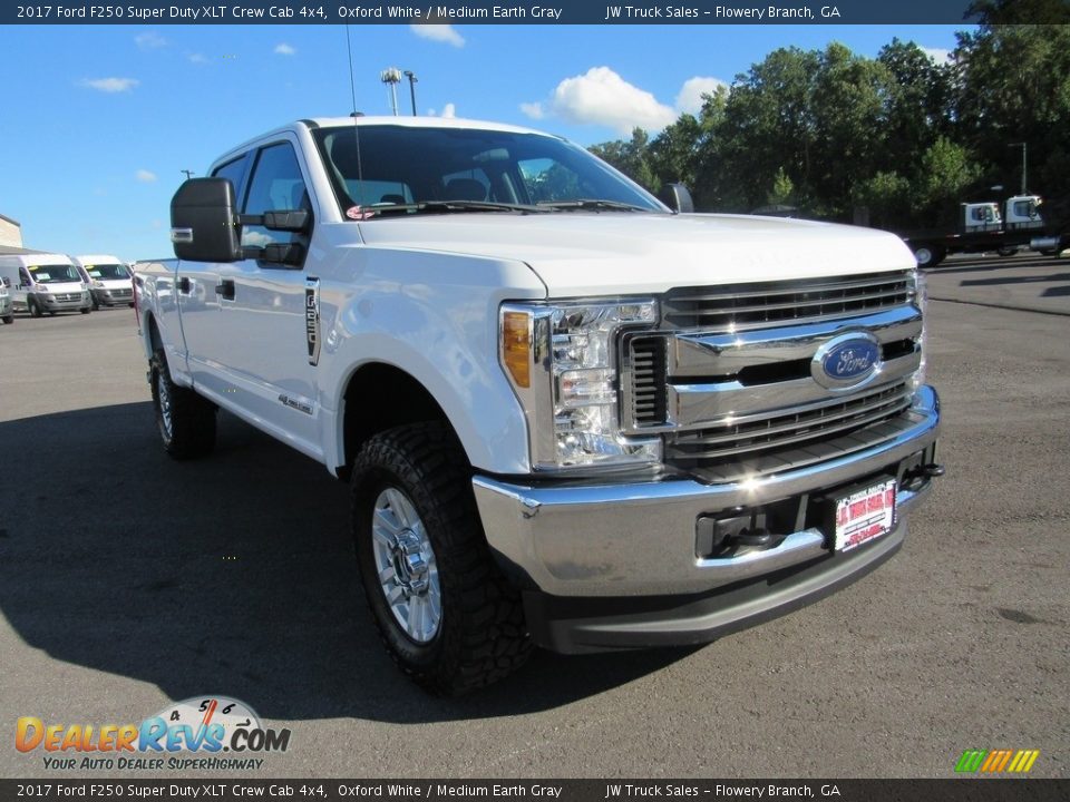 2017 Ford F250 Super Duty XLT Crew Cab 4x4 Oxford White / Medium Earth Gray Photo #11