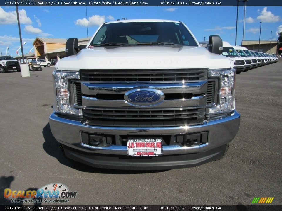 2017 Ford F250 Super Duty XLT Crew Cab 4x4 Oxford White / Medium Earth Gray Photo #12