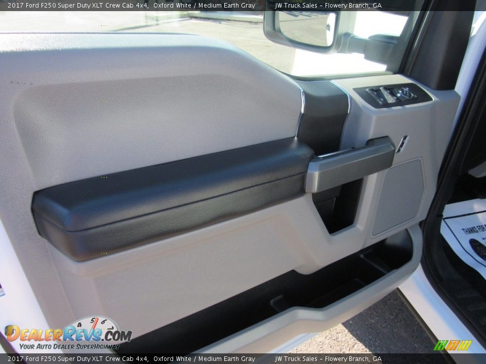 2017 Ford F250 Super Duty XLT Crew Cab 4x4 Oxford White / Medium Earth Gray Photo #14