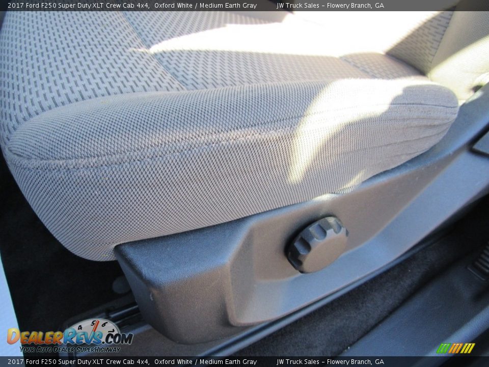 2017 Ford F250 Super Duty XLT Crew Cab 4x4 Oxford White / Medium Earth Gray Photo #16