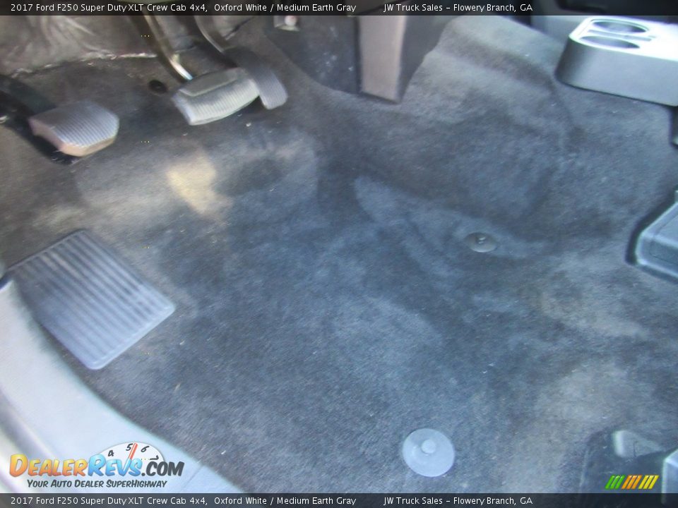 2017 Ford F250 Super Duty XLT Crew Cab 4x4 Oxford White / Medium Earth Gray Photo #17