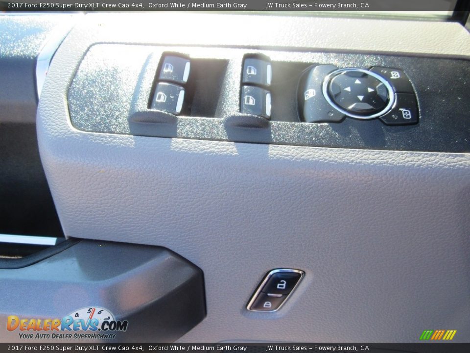 2017 Ford F250 Super Duty XLT Crew Cab 4x4 Oxford White / Medium Earth Gray Photo #18