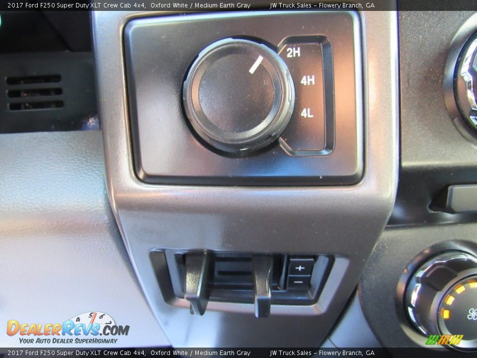2017 Ford F250 Super Duty XLT Crew Cab 4x4 Oxford White / Medium Earth Gray Photo #23