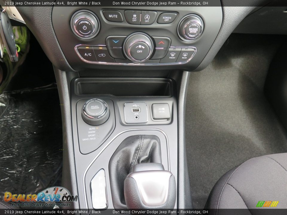 2019 Jeep Cherokee Latitude 4x4 Bright White / Black Photo #18