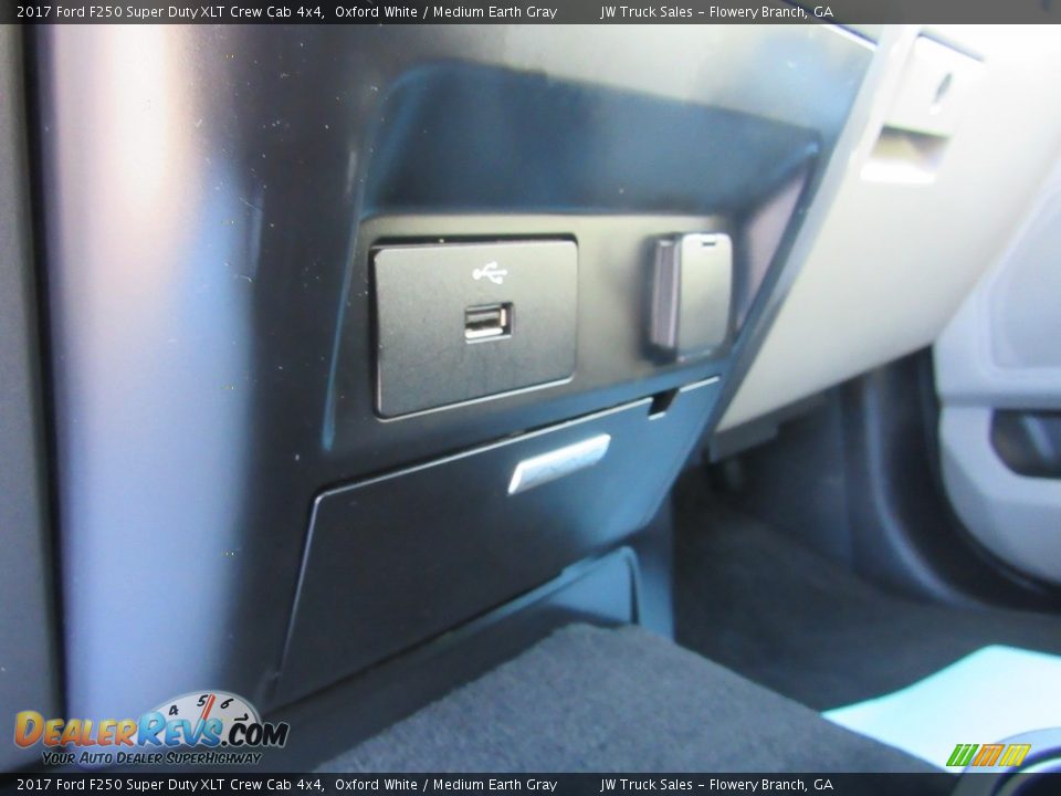 2017 Ford F250 Super Duty XLT Crew Cab 4x4 Oxford White / Medium Earth Gray Photo #27