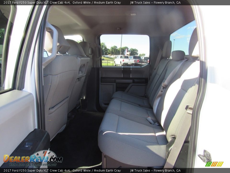 2017 Ford F250 Super Duty XLT Crew Cab 4x4 Oxford White / Medium Earth Gray Photo #29