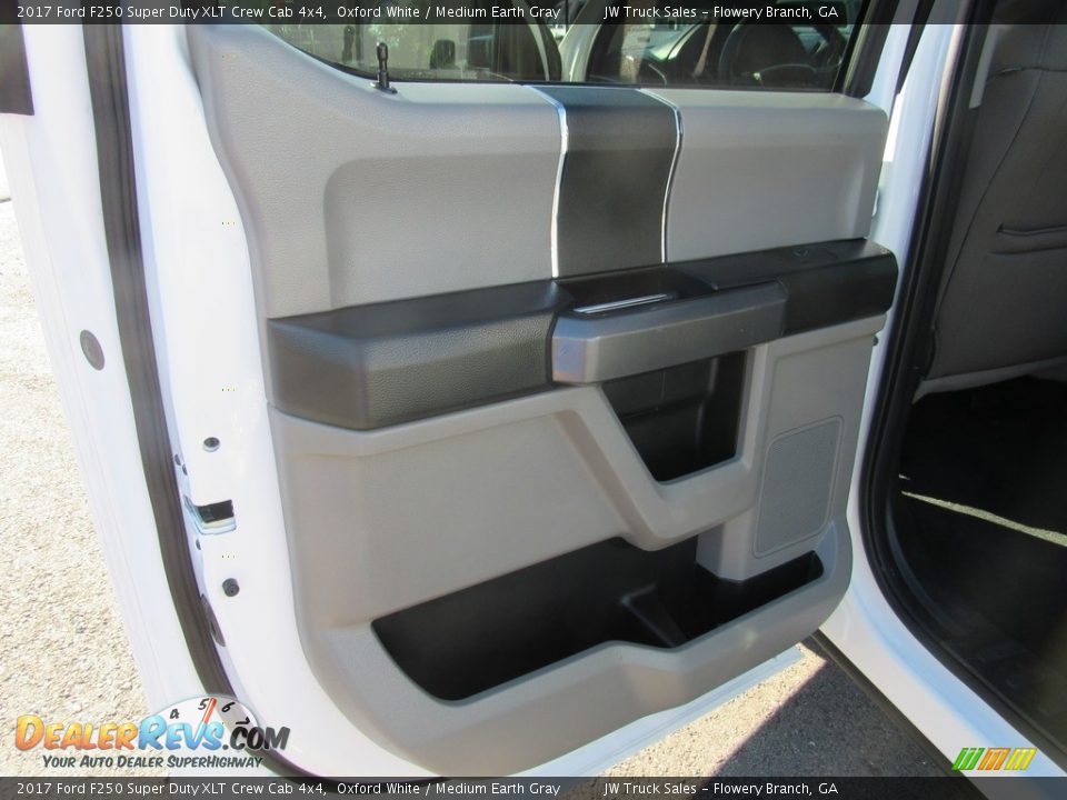 2017 Ford F250 Super Duty XLT Crew Cab 4x4 Oxford White / Medium Earth Gray Photo #30
