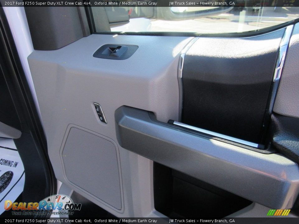 2017 Ford F250 Super Duty XLT Crew Cab 4x4 Oxford White / Medium Earth Gray Photo #36