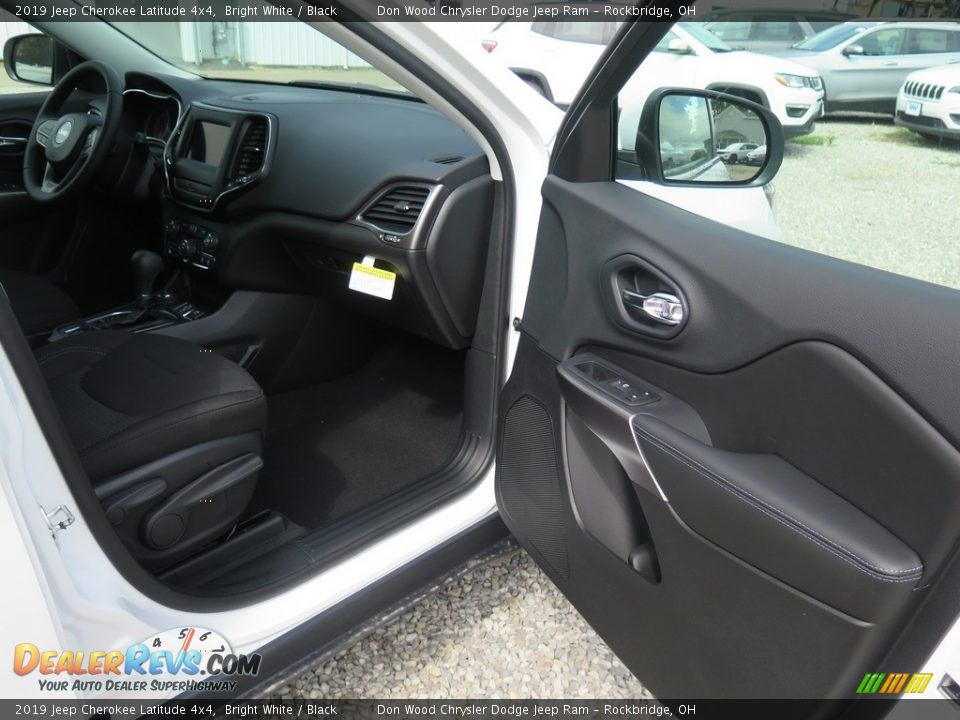 2019 Jeep Cherokee Latitude 4x4 Bright White / Black Photo #30