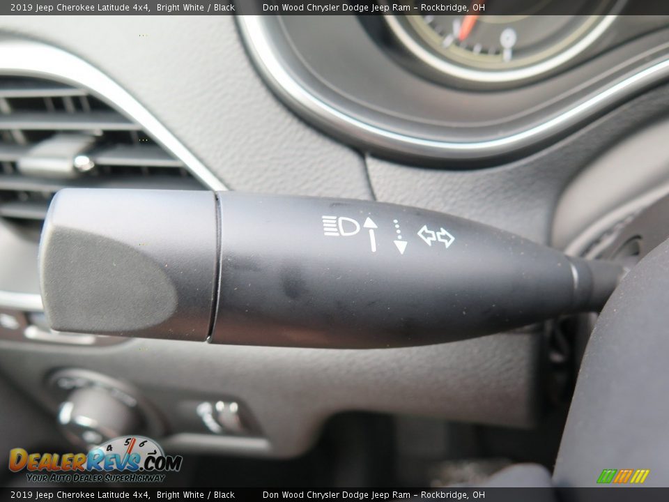 2019 Jeep Cherokee Latitude 4x4 Bright White / Black Photo #31