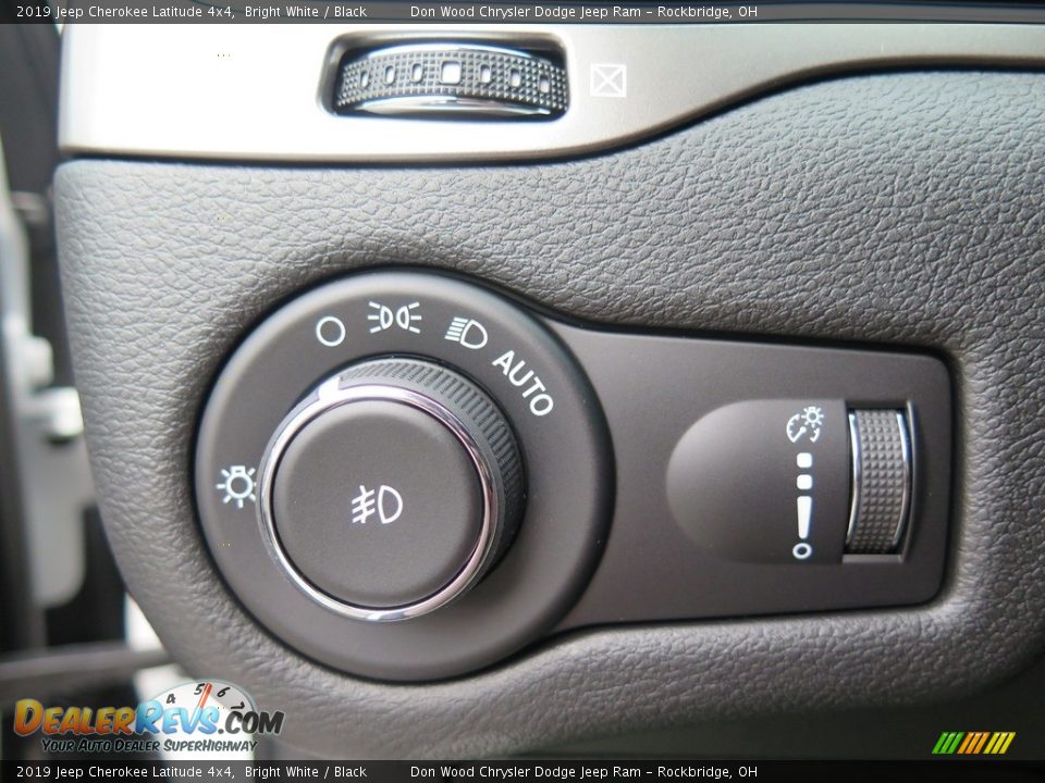 2019 Jeep Cherokee Latitude 4x4 Bright White / Black Photo #35