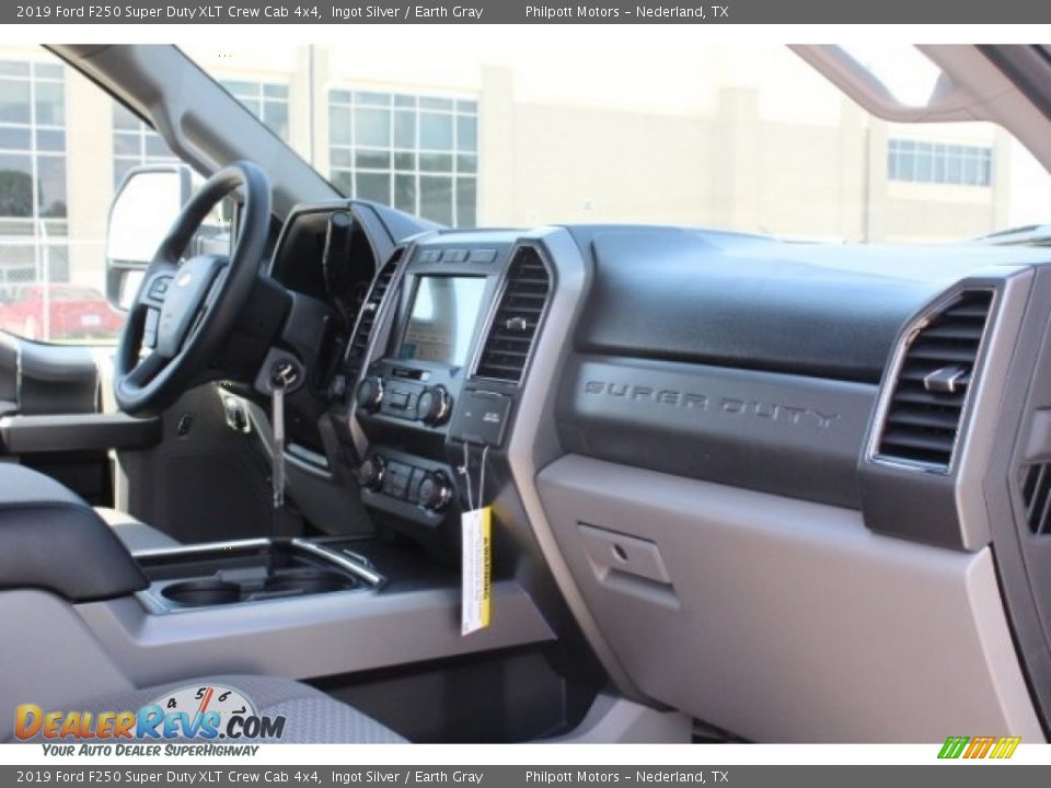 2019 Ford F250 Super Duty XLT Crew Cab 4x4 Ingot Silver / Earth Gray Photo #30