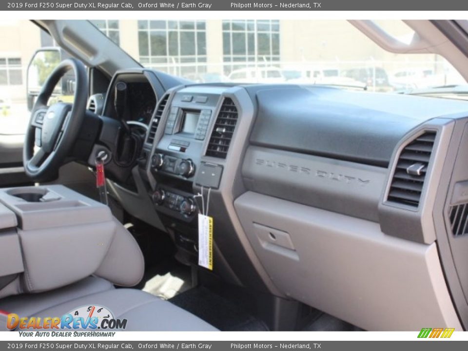2019 Ford F250 Super Duty XL Regular Cab Oxford White / Earth Gray Photo #23