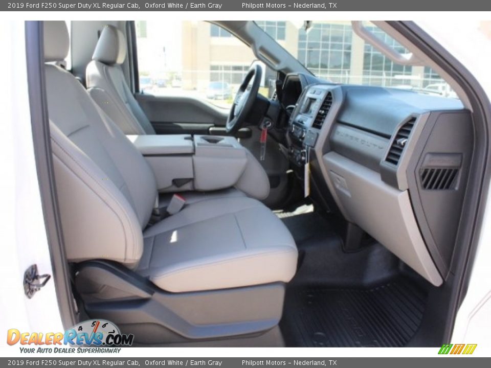 2019 Ford F250 Super Duty XL Regular Cab Oxford White / Earth Gray Photo #24