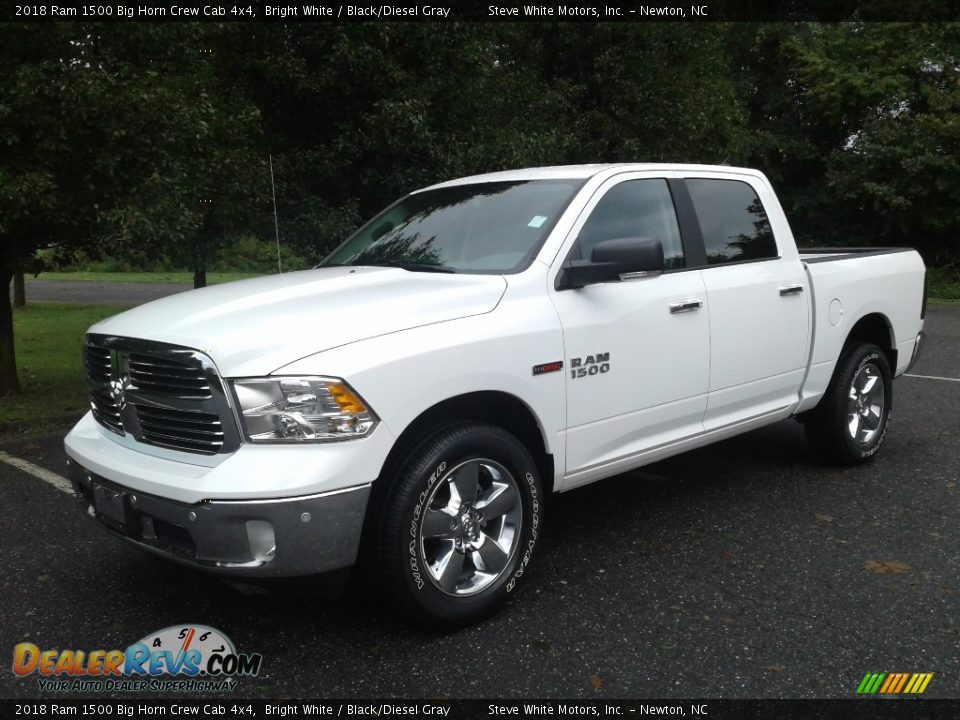Front 3/4 View of 2018 Ram 1500 Big Horn Crew Cab 4x4 Photo #2