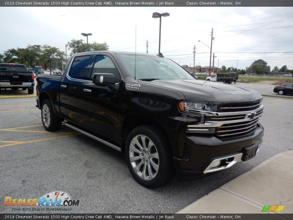 Front 3/4 View of 2019 Chevrolet Silverado 1500 High Country Crew Cab 4WD Photo #3