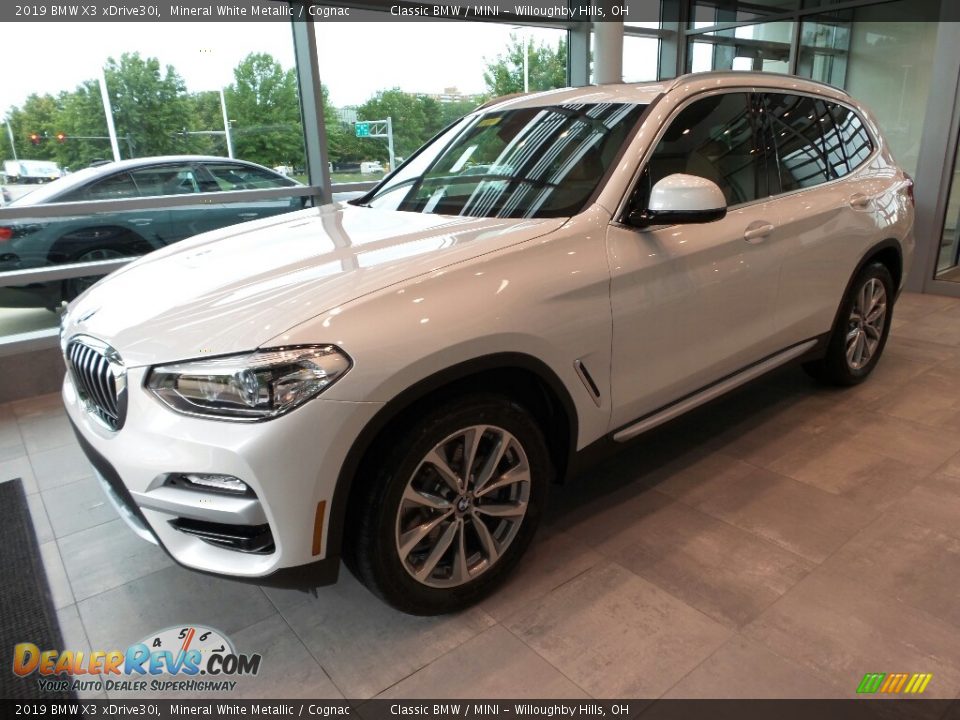 Front 3/4 View of 2019 BMW X3 xDrive30i Photo #3