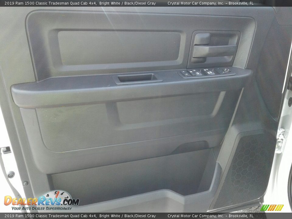 2019 Ram 1500 Classic Tradesman Quad Cab 4x4 Bright White / Black/Diesel Gray Photo #17