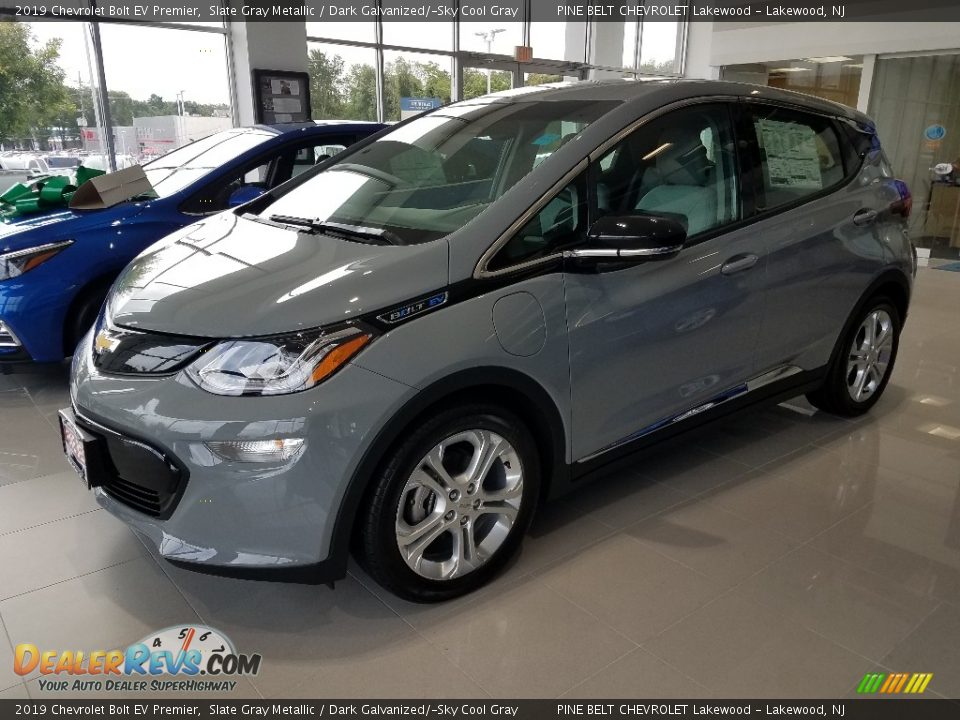 Front 3/4 View of 2019 Chevrolet Bolt EV Premier Photo #3