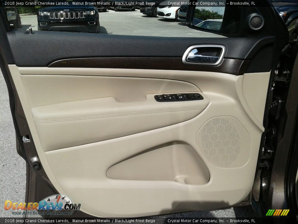 2018 Jeep Grand Cherokee Laredo Walnut Brown Metallic / Black/Light Frost Beige Photo #17