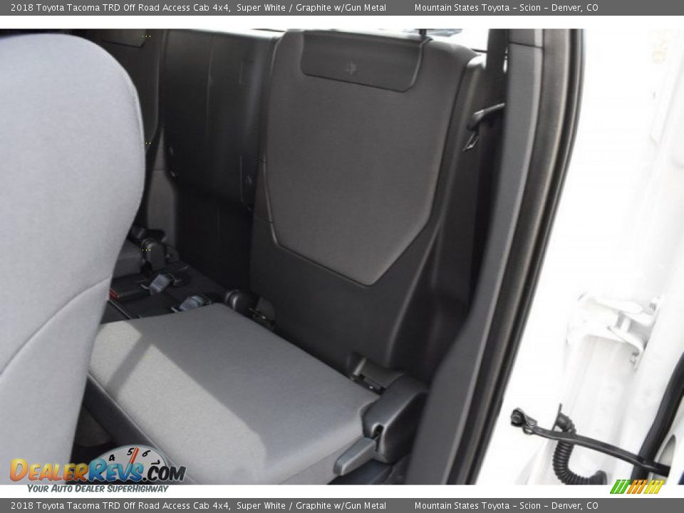 2018 Toyota Tacoma TRD Off Road Access Cab 4x4 Super White / Graphite w/Gun Metal Photo #16