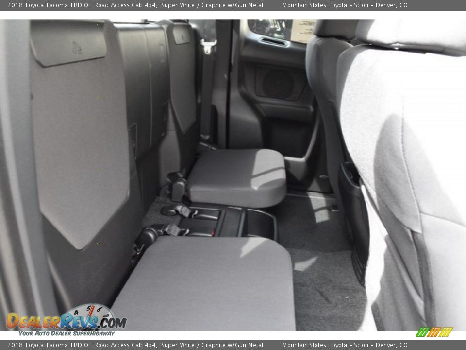 2018 Toyota Tacoma TRD Off Road Access Cab 4x4 Super White / Graphite w/Gun Metal Photo #18