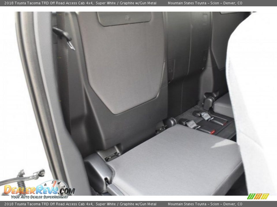 2018 Toyota Tacoma TRD Off Road Access Cab 4x4 Super White / Graphite w/Gun Metal Photo #19