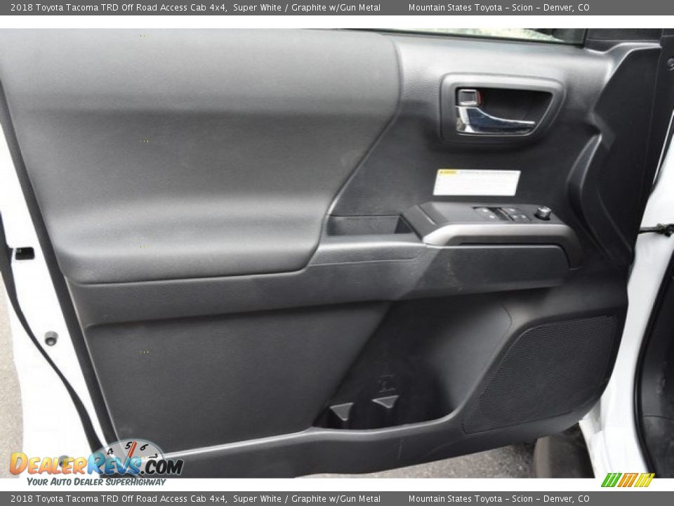 2018 Toyota Tacoma TRD Off Road Access Cab 4x4 Super White / Graphite w/Gun Metal Photo #20