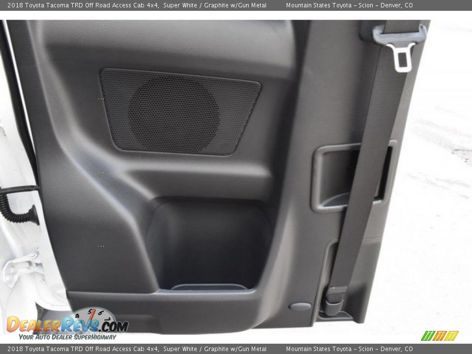 2018 Toyota Tacoma TRD Off Road Access Cab 4x4 Super White / Graphite w/Gun Metal Photo #21