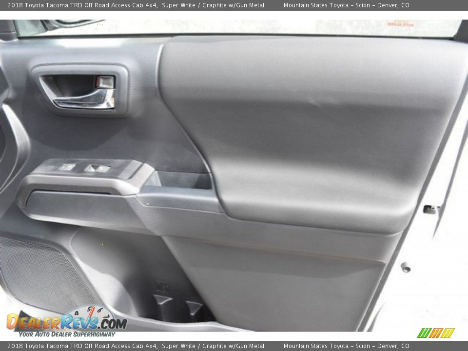 2018 Toyota Tacoma TRD Off Road Access Cab 4x4 Super White / Graphite w/Gun Metal Photo #22