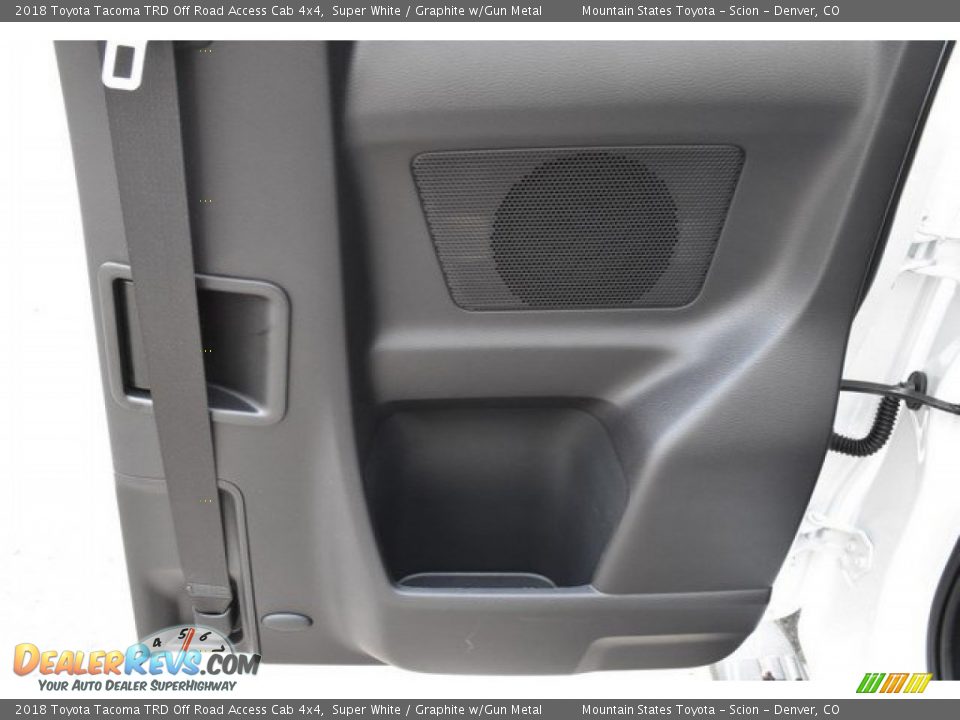 2018 Toyota Tacoma TRD Off Road Access Cab 4x4 Super White / Graphite w/Gun Metal Photo #23
