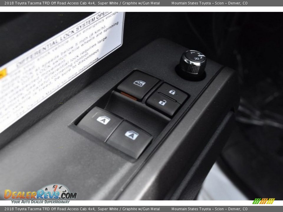 2018 Toyota Tacoma TRD Off Road Access Cab 4x4 Super White / Graphite w/Gun Metal Photo #24